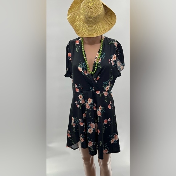 Elegant Floral Print V-Neck Dress - Size XL - Picture 3 of 13